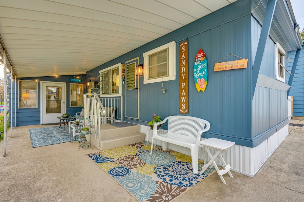 Walk to Lake Huron: Pet-friendly Caseville Cottage - Property Image 6