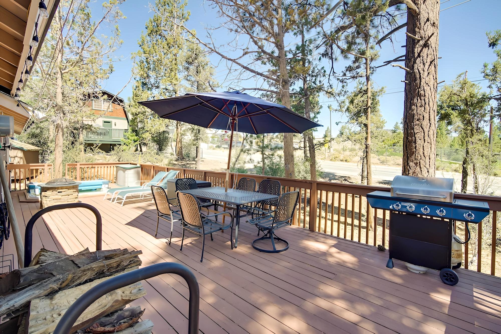 Sugarloaf Cabin w/ Hot Tub ~ 6 Mi to Big Bear view 3
