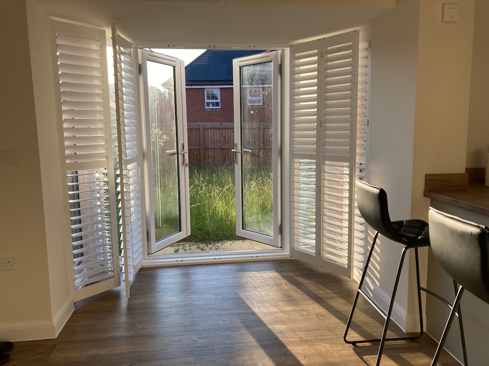 House-sleeps 8-parking-garden