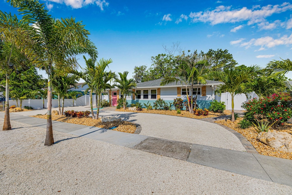 Coastal Sanctuary Near IMG and Beaches