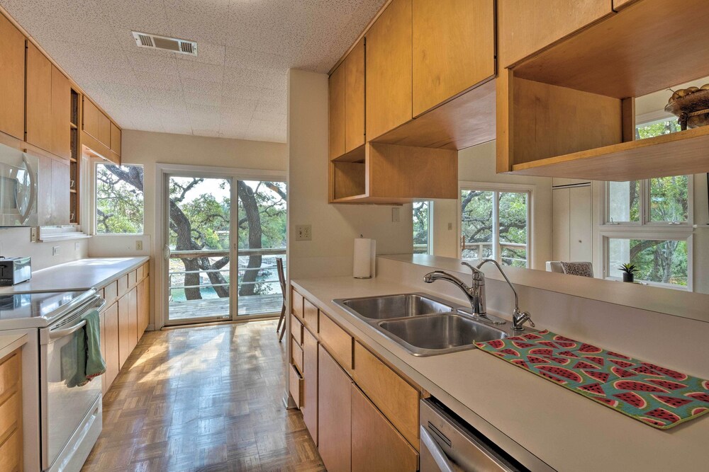 Spacious Lake Travis Home w/ Private Deck & Views! view 4