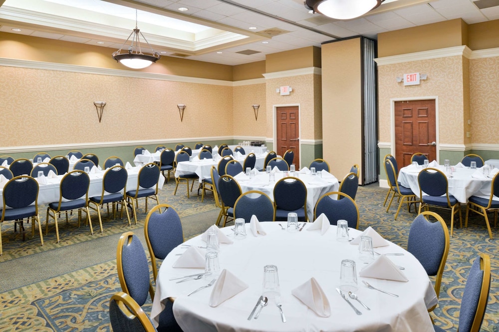 Collinsville Vacations - Quality Inn Dutch Inn - Property Image 9