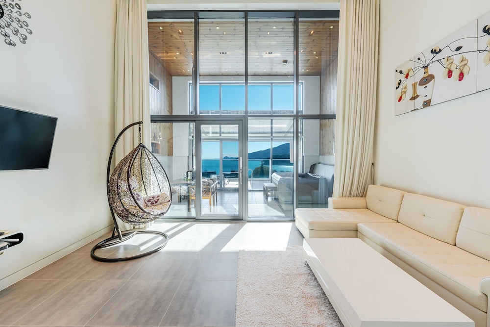 Geoje Pension Kan Pool Villa