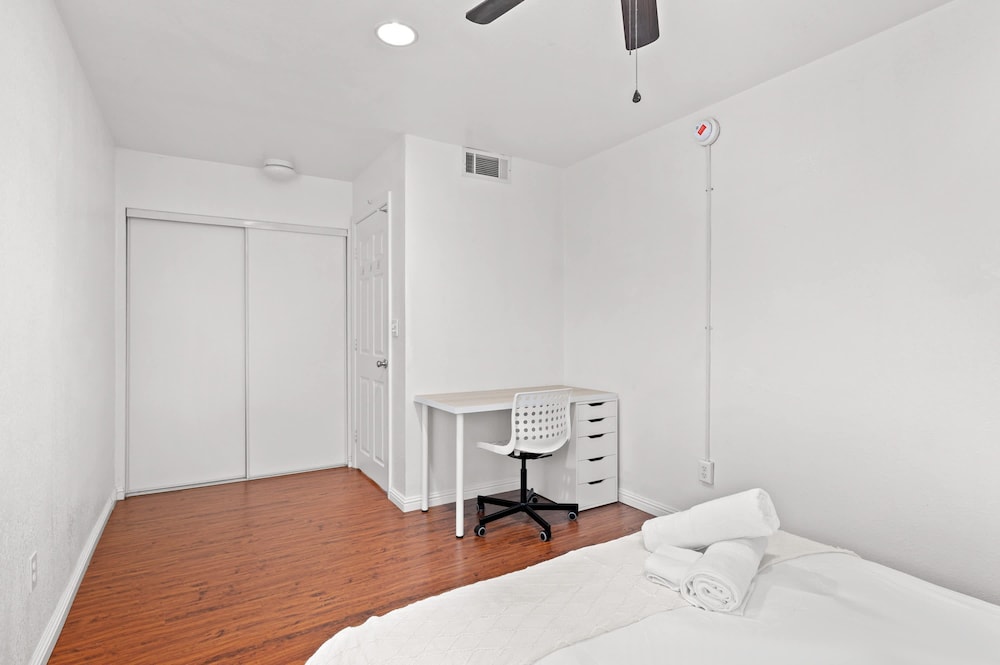 Near USC Dtla Spacious Private Bedroom 4