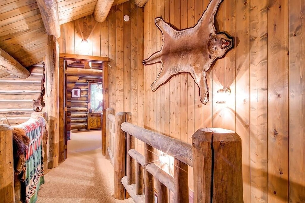 Bear Lodge 6 Bedroom Home by RedAwning