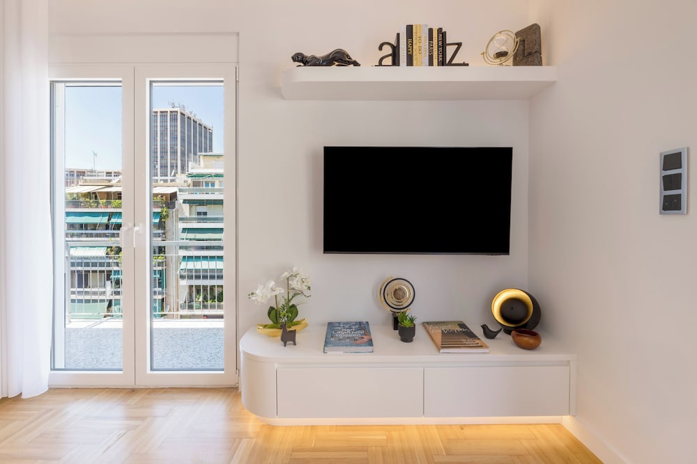 Michalakopoulou Cover & Bright Apartment