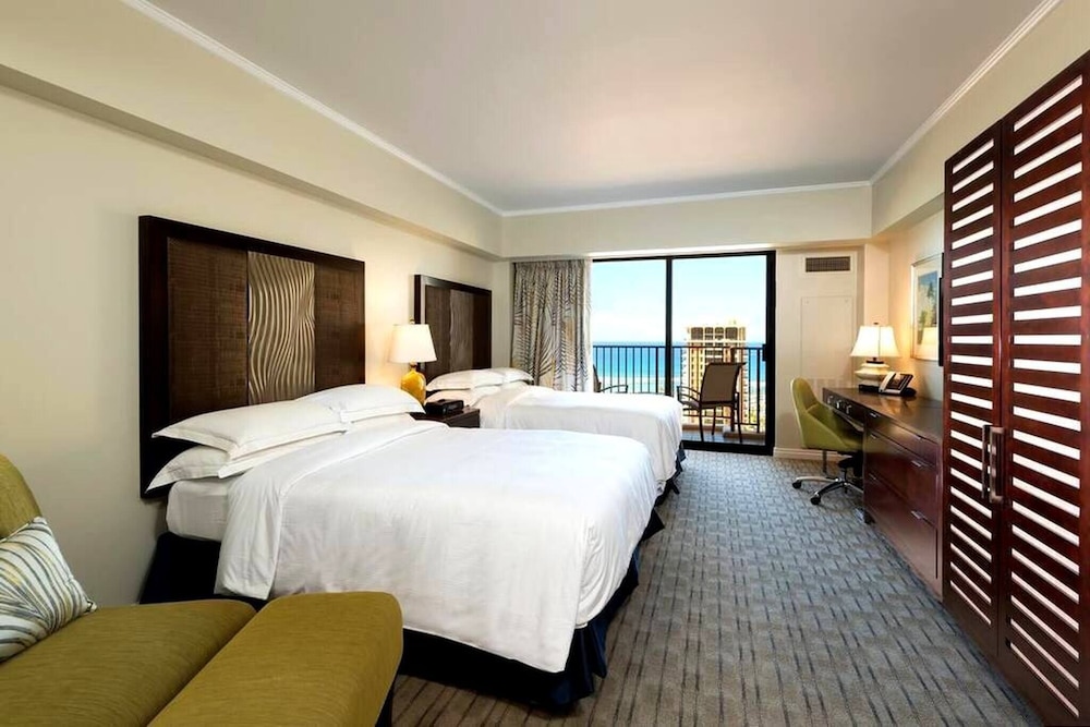 Room in Holiday House - Hgvc Hawaiian Village Resort & Spa, Hot Tub, Pool! view 4