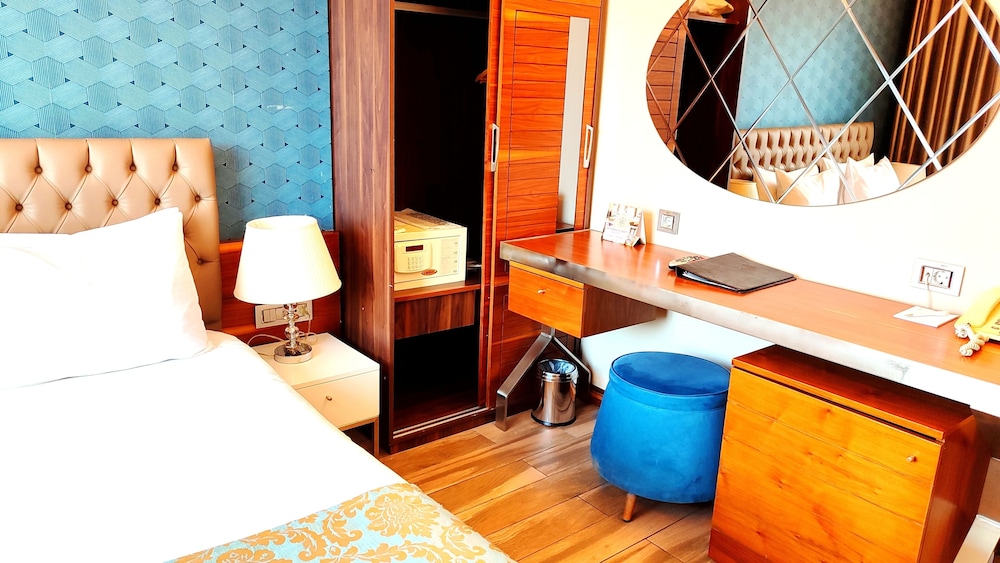 Old Port Otel - Image 33