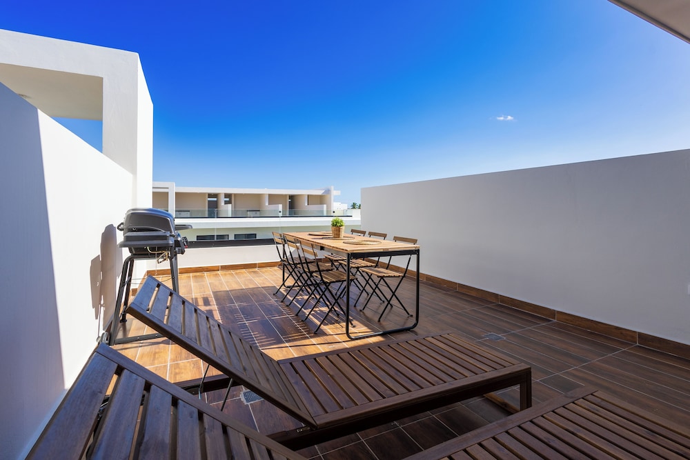 Tropical 2BR Retreat - Terrace, BBQ and Pool