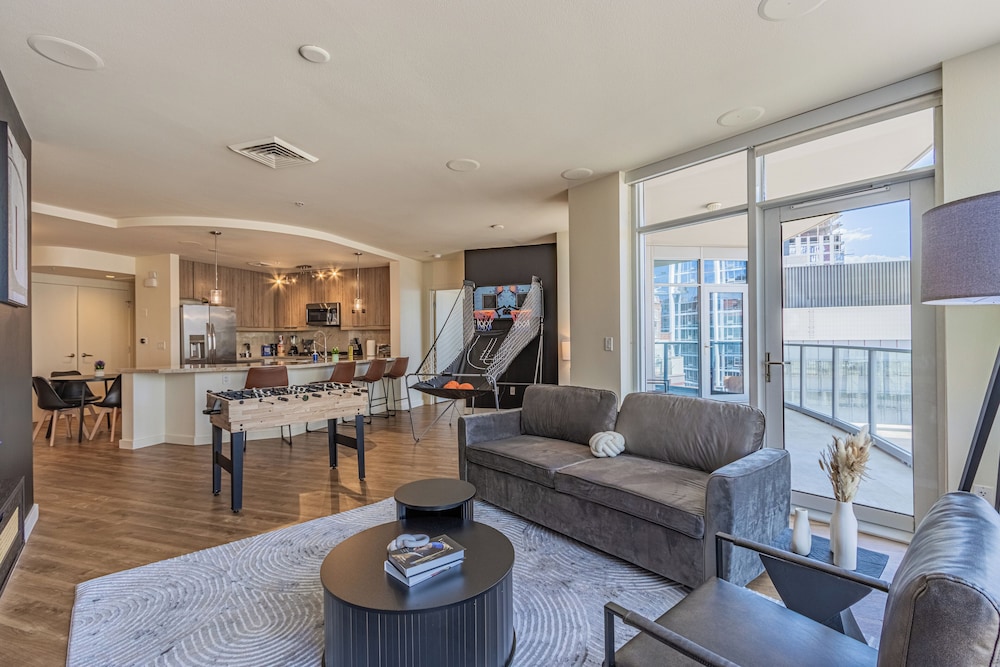 ROVE LIVING/KL - 44 Monroe