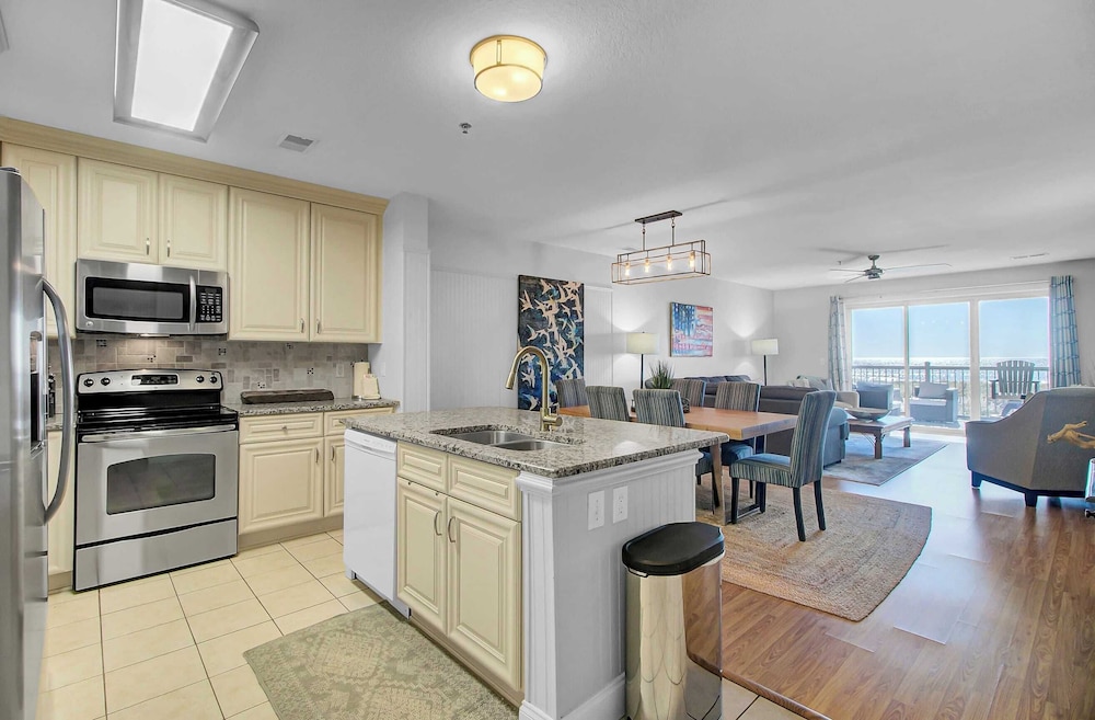 Beachfront 3bdr Condo w/ Pool & Deck Ocean Views Ocean Blvd #102 by Avantstay