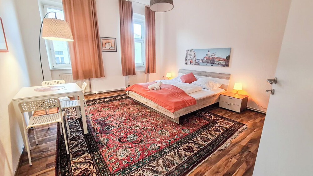 Budget 2BR Apartment Near Stadthalle