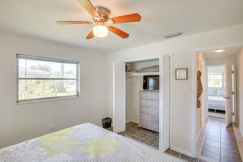 2 Mi to Beach: Canal-front Home in Cape Coral!