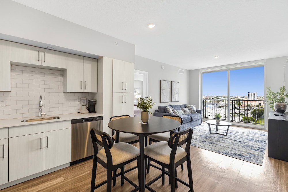 Stylish City-View Condo Pool Access