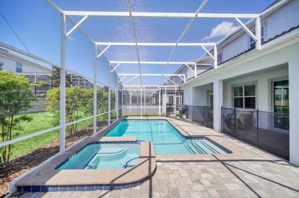 Luxury Pool/spa Home With Lots Of Sunshine! 6 Bedroom Villa