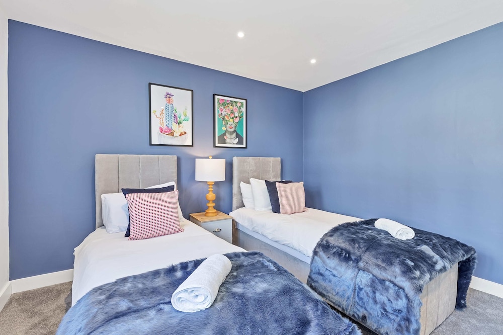 Right On : Bright On Apartment 1B | By My Getaways view 5