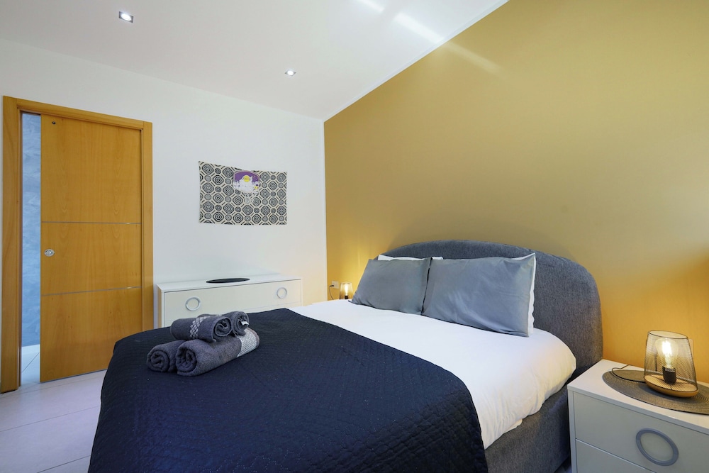 Serene 2BR Penthouse - Sea View Terrace
