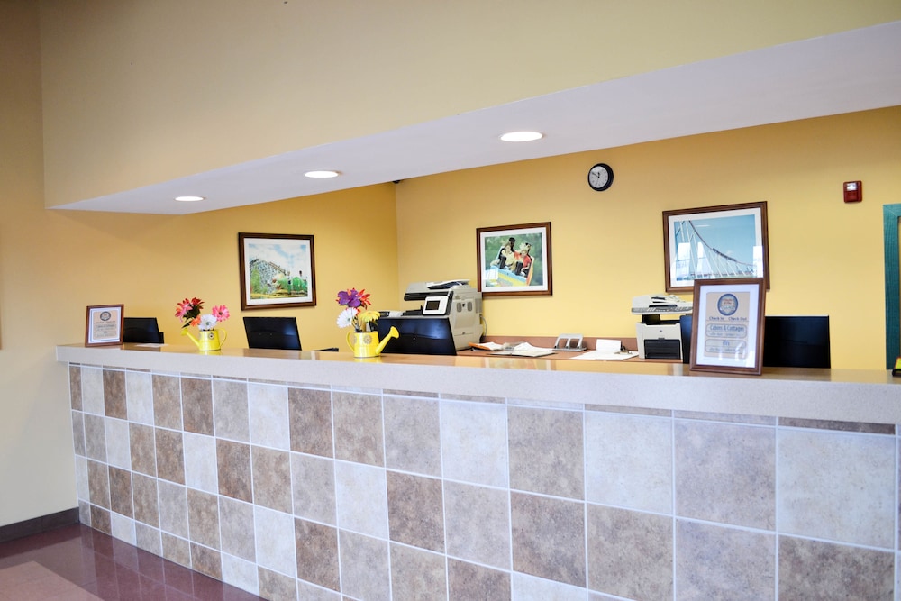 Hotel Worlds of Fun Village - Image 1