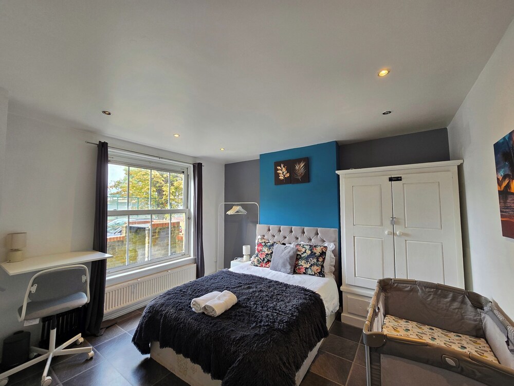 Cozy 4 Bedroom House in the Heart of Brixton