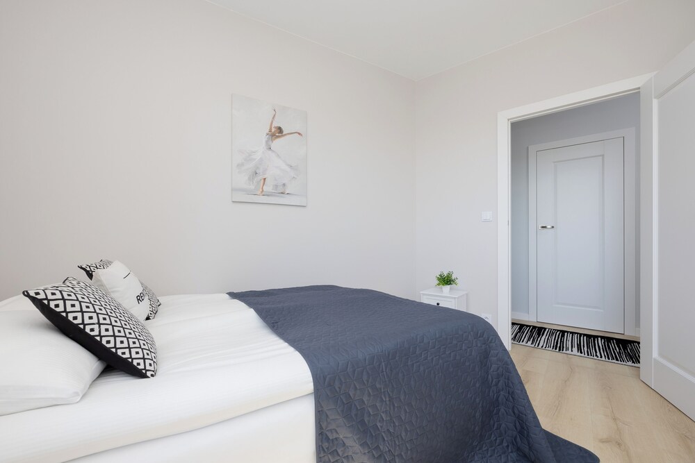 Gumińska Apartment Warsaw by Renters view 2