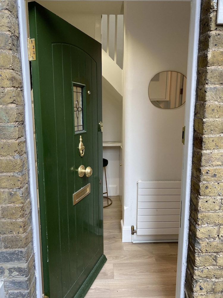 1 Bed House in Sheperds Bush