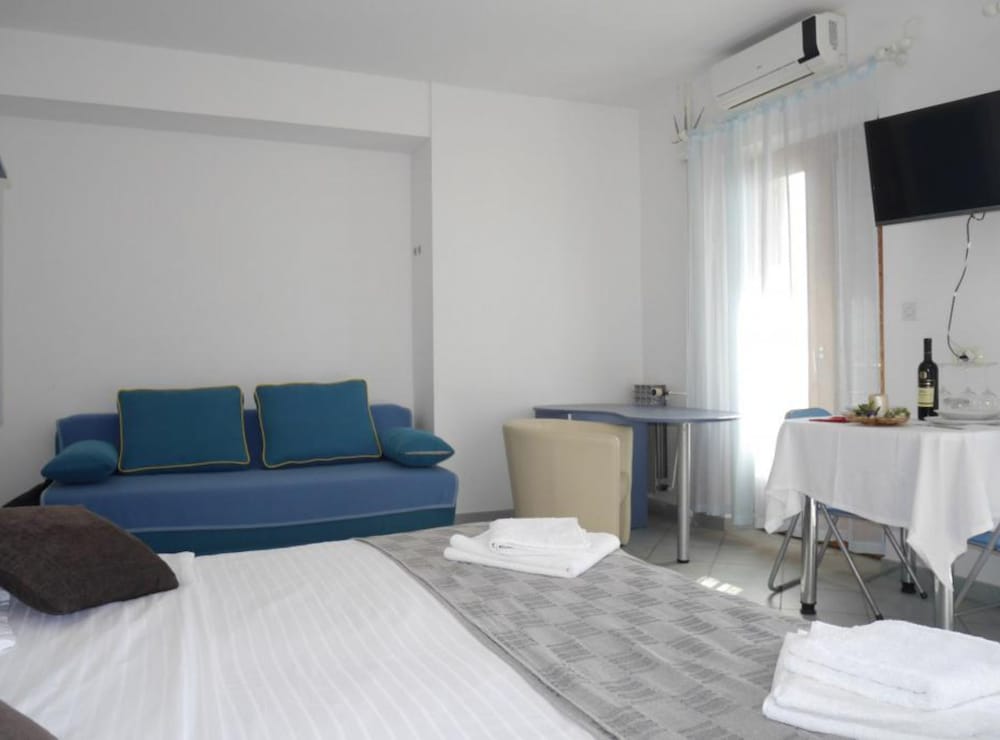 Dugi Rat Seaside Apartments