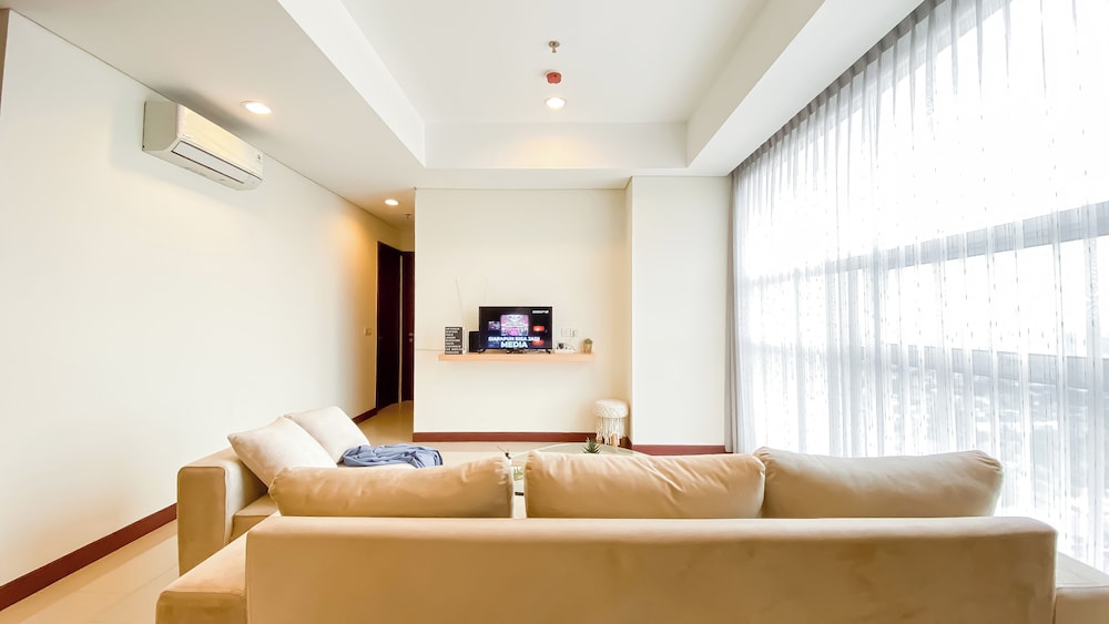 Spacious 2Br Apartment With Private Lift At The Kencana Residence