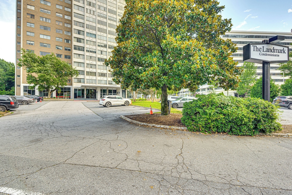 Walkable Condo < 1 Mi to Centennial Olympic Park!