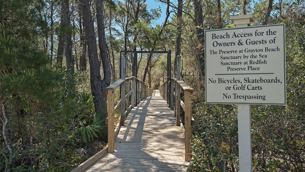 3br/2.5ba, Sleeps 8, Private Beach Access!