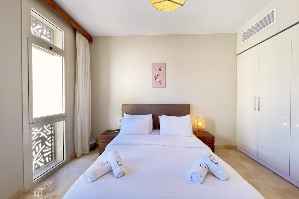 Xuru Stays I Homestyle 3BR Penthouse Pool & Beach View