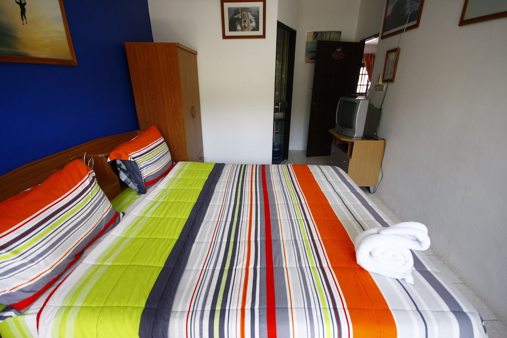 Summer Breeze Inn Hotel