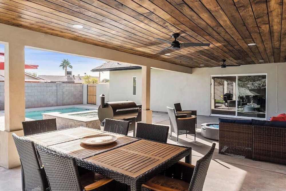 Desert Dream- Retreat with Heated Pool