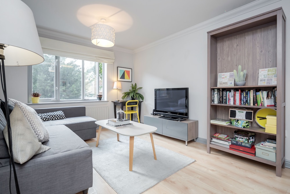 Hoxton 2 Bed Apartment by BaseToGo
