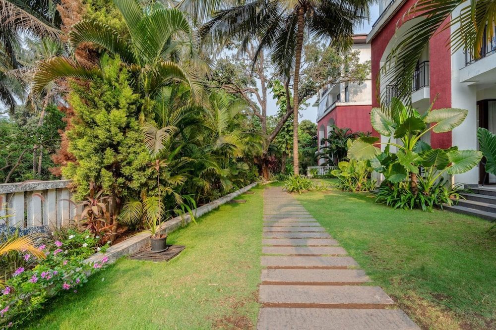 1BR Apt in Candolim With Pool 5 Mins From Beach