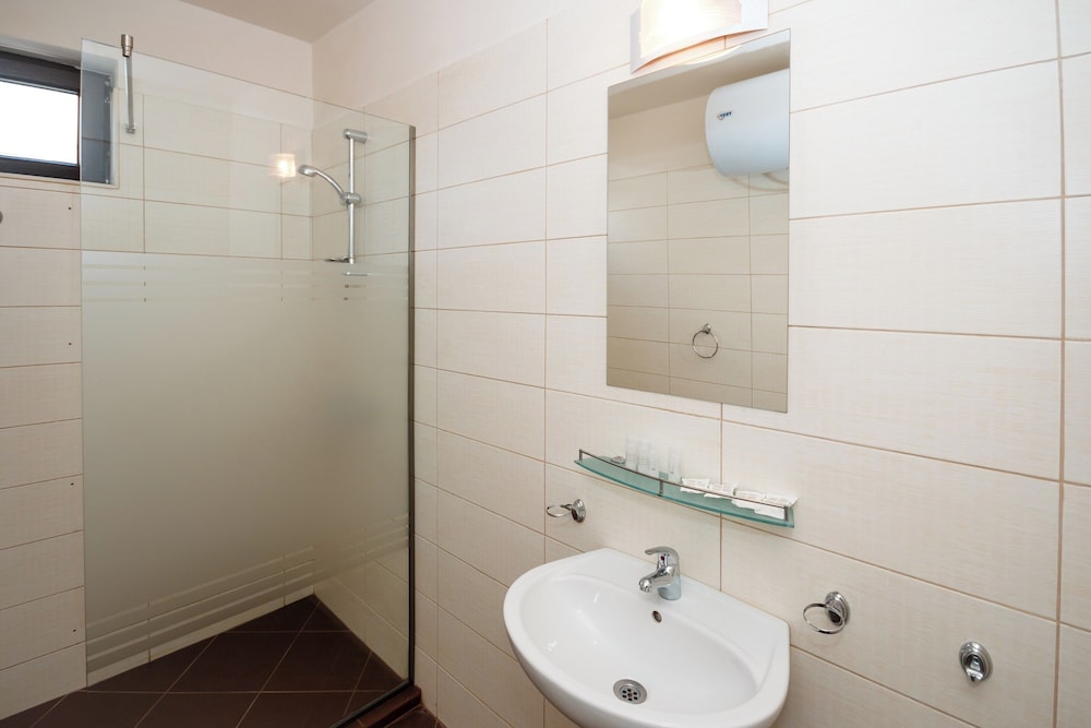 New Line Village Apartments, up to 4 Guests