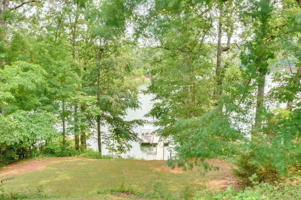 Waterfront Cabin w/ Private Dock on Lake Hartwell!