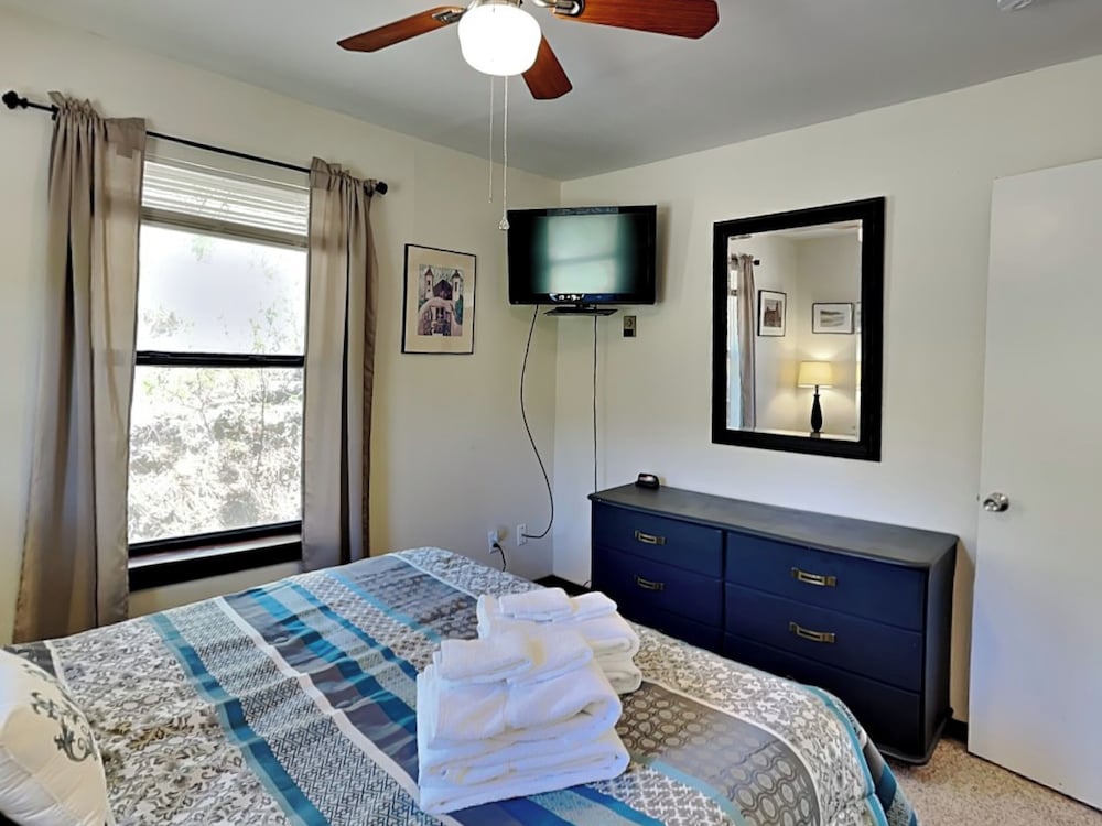Knotty Pines Cabin by Ruidoso Vacation Rentals