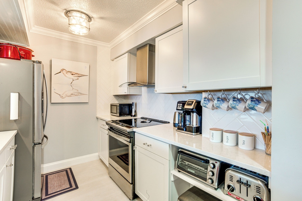 Beach Access: Ocean-view Condo w/ Screened Balcony
