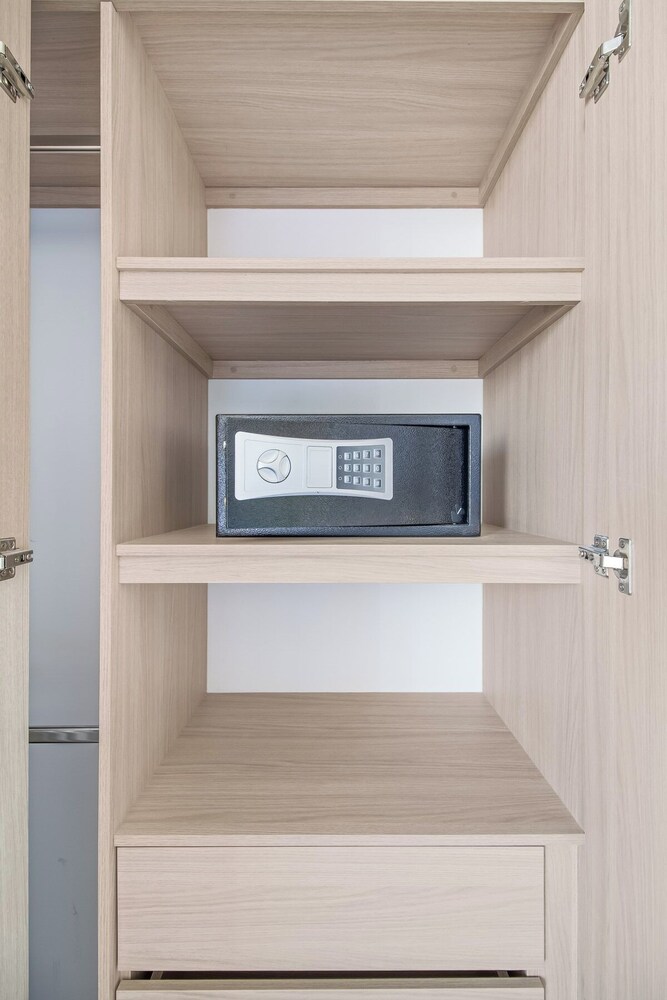 Salguero Suites By HostPro