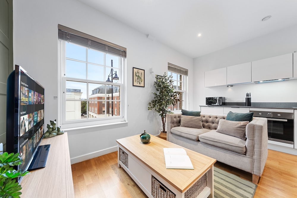 Stunning 1 Bed Apartment Near Heathrow London