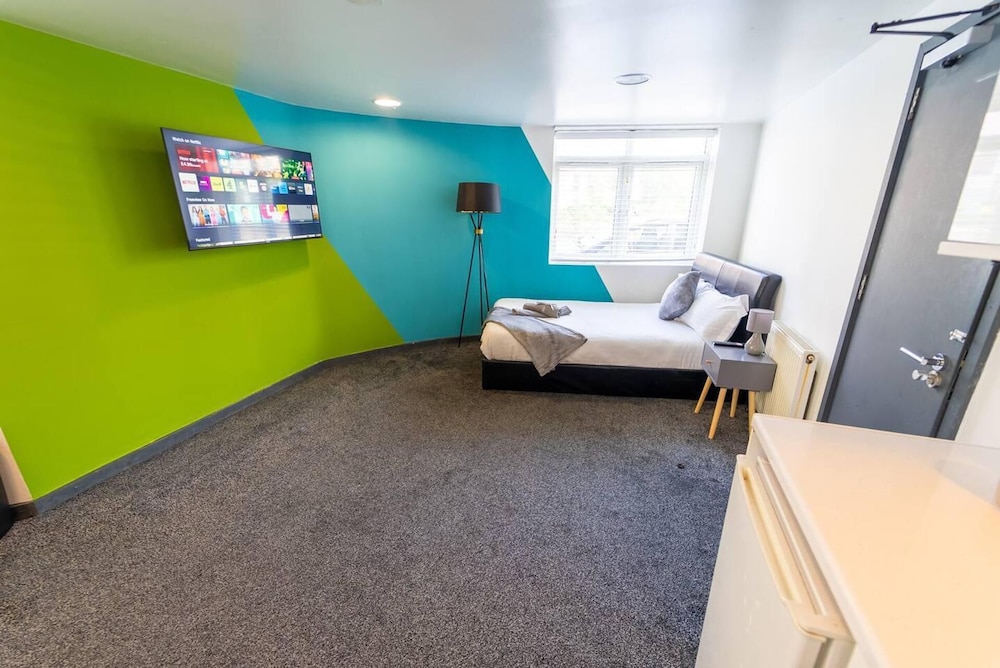 Cosy Spacious Studio Available view 3