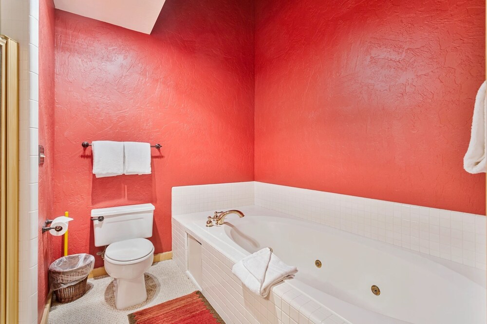 Pine Inn at Trail's End Lodge - Three Bedroom Residence with Spa #3 3 Condo