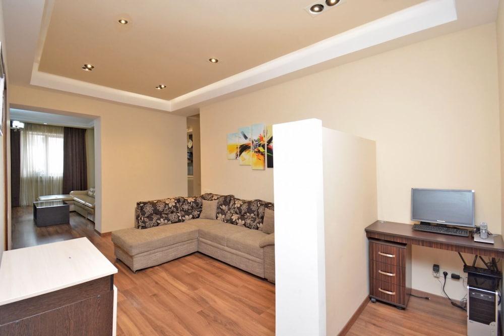 Apartment by Luxe Group DI888