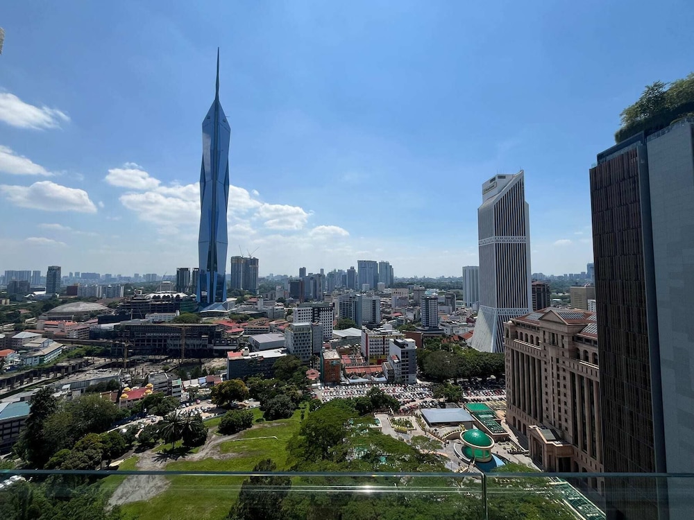 A Stylish High Floor 3BR Apt at Bukit Bintang