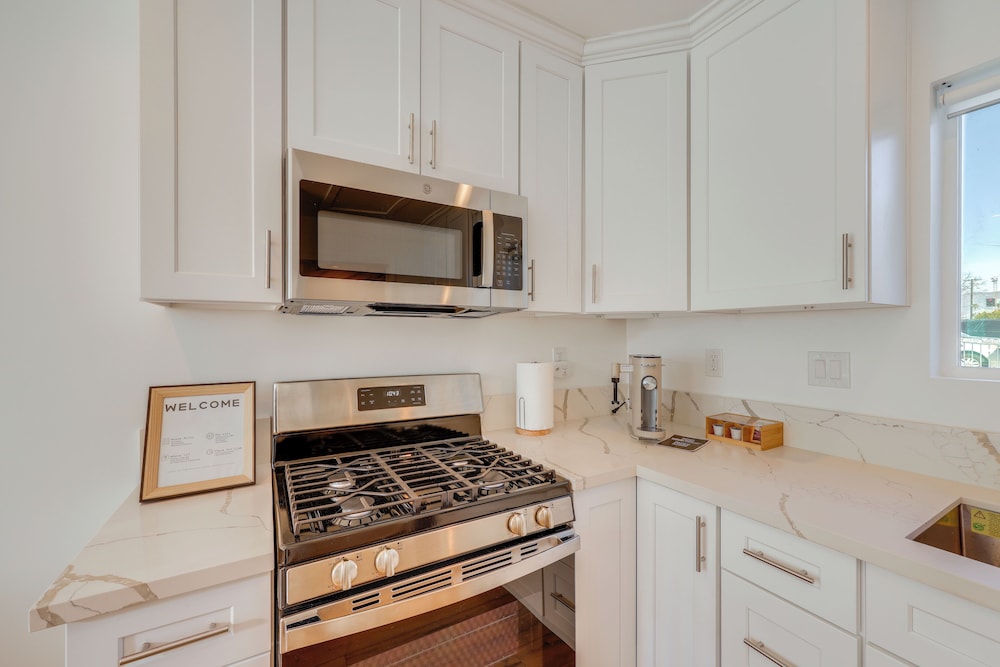 35 Mi to LA: Modern Apartment in Chino!