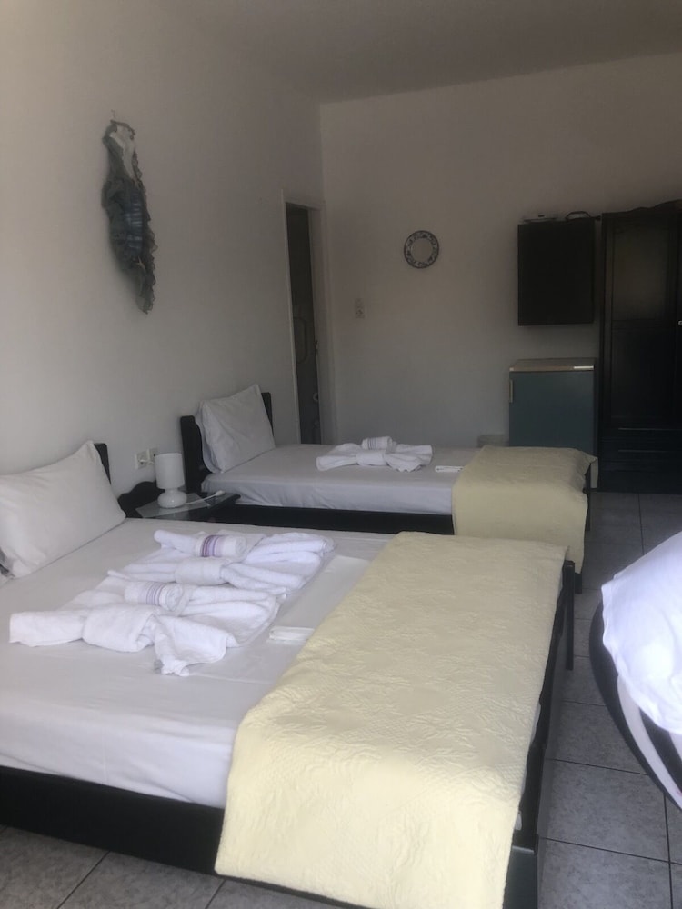 Anna Zisimos Rooms
