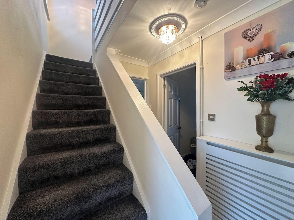 4 Bedroom Seaside House in Clacton-on-sea Sleeps 8