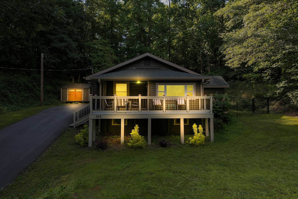 Pet-friendly Pickens Vacation Rental w/ Fire Pit view 4