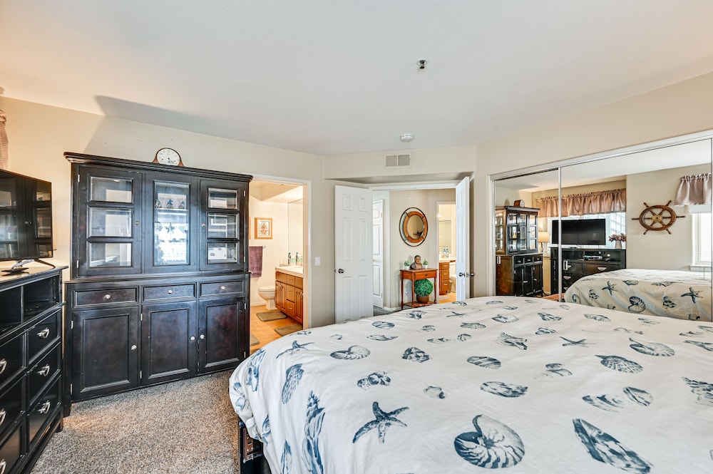 Ocean-view Imperial Beach Condo w/ Community Perks