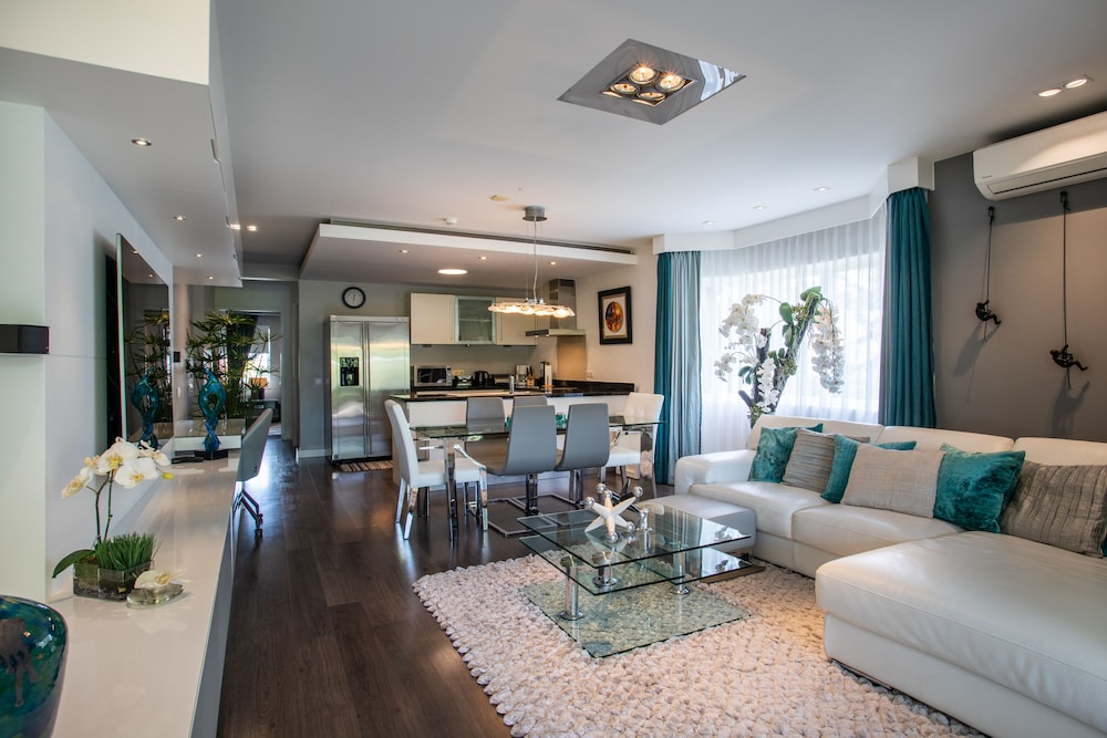 Blue Bay Apartments